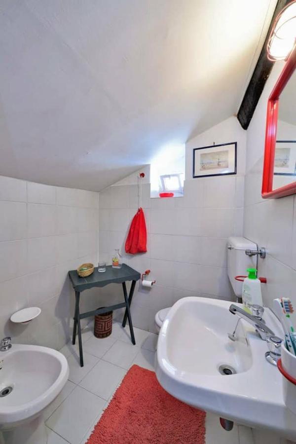 Mansarda A Finalborgo - Fascino E Tradizione Appartement Finale Ligure Buitenkant foto