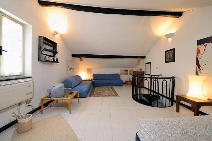 Mansarda A Finalborgo - Fascino E Tradizione Appartement Finale Ligure Buitenkant foto