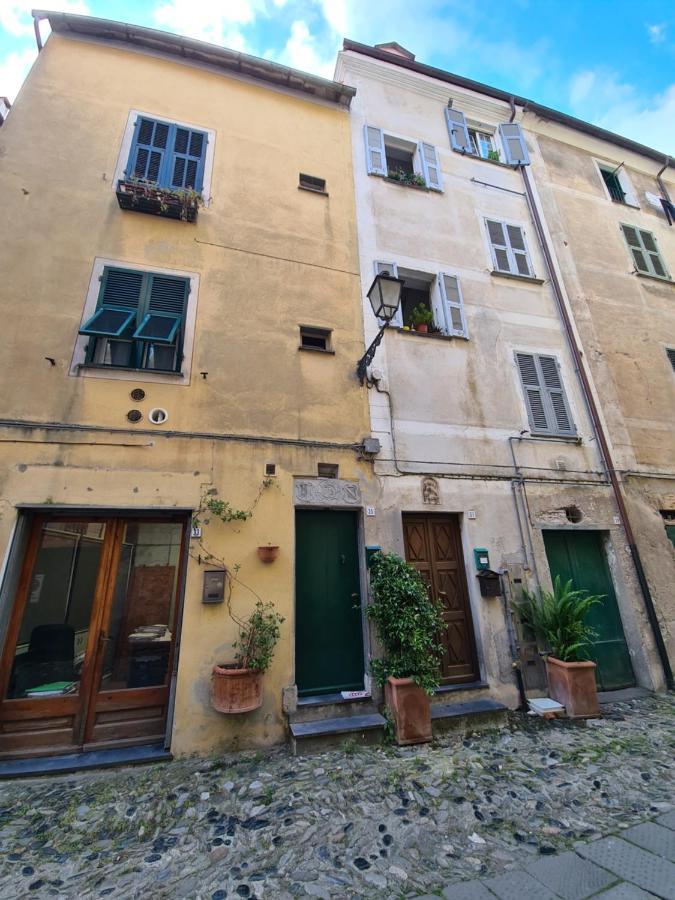 Mansarda A Finalborgo - Fascino E Tradizione Appartement Finale Ligure Buitenkant foto